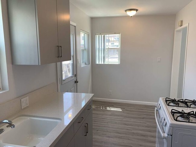 Foto del edificio - 4385 W 132nd St