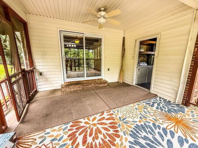 Foto del edificio - Spacious Ranch Home on Large Corner Lot Near North Hills