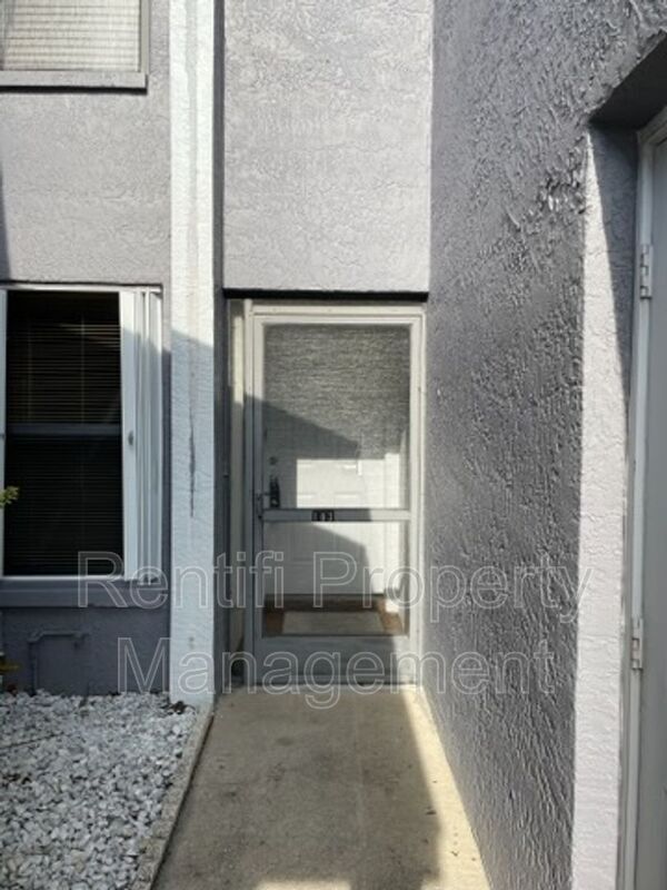 Building Photo - 4626 SE 5th Pl