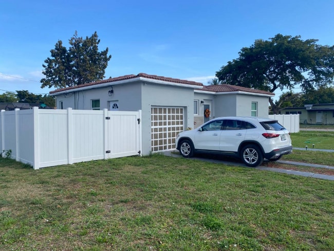 Photo - 16101 NE 11th Ave House