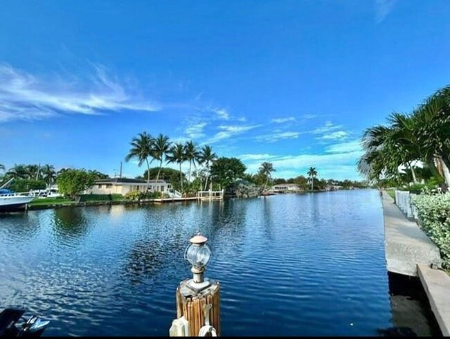 Foto del edificio - 1004 Pine Dr