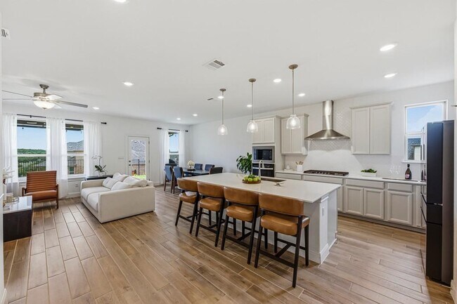 Foto del edificio - 6700 Cliff Rose Dr