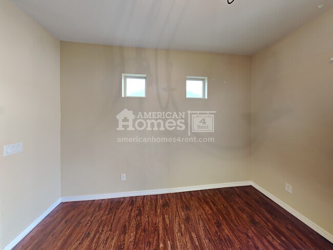 Building Photo - 132 W Camino Rio Chiquito