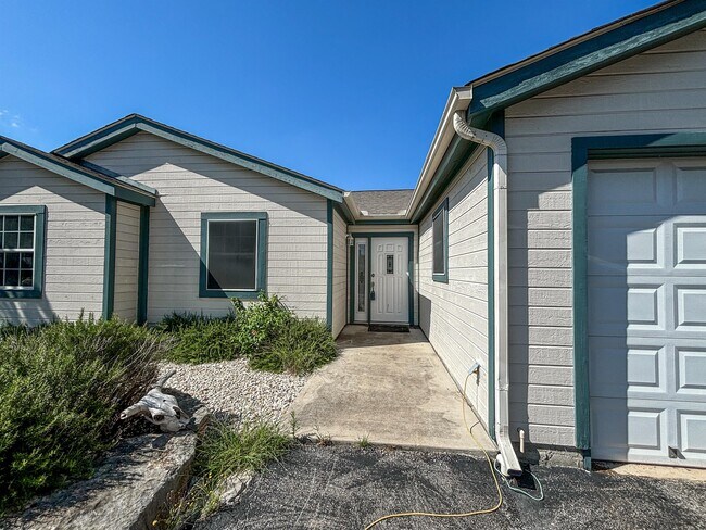 Building Photo - 1030 Limerick Ln