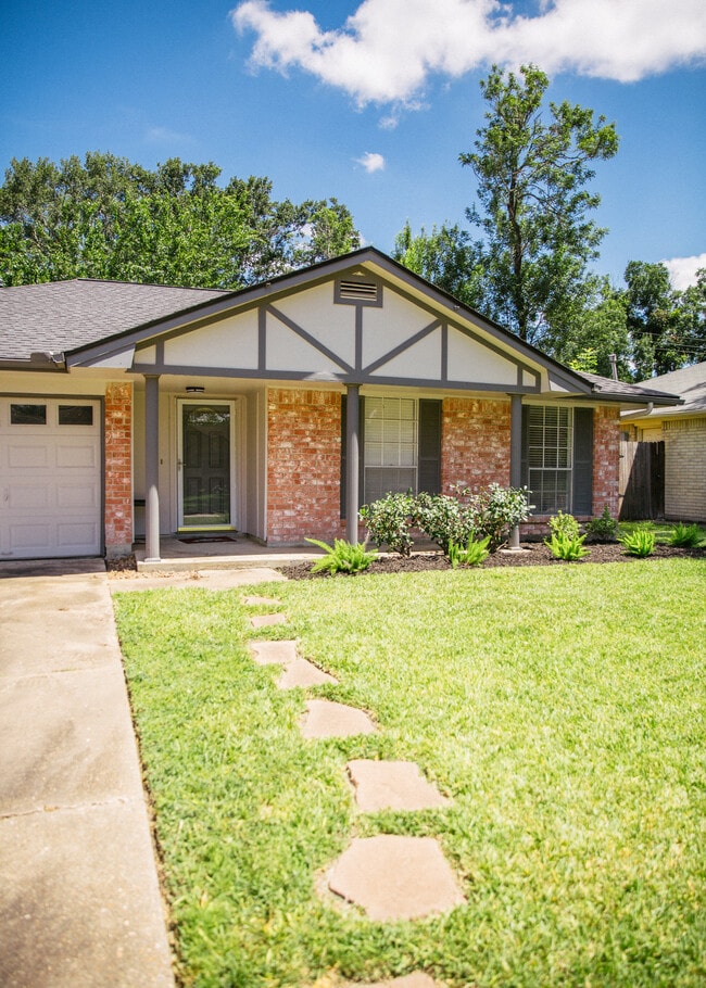 Building Photo - 13602 Fernhill Dr