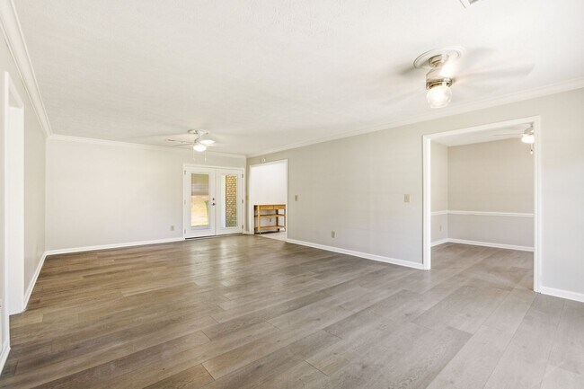 Foto del edificio - Renovated North Columbus Home with Fenced Yard!