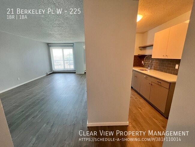 Building Photo - Beautifully renovated one bedroom, one bat...