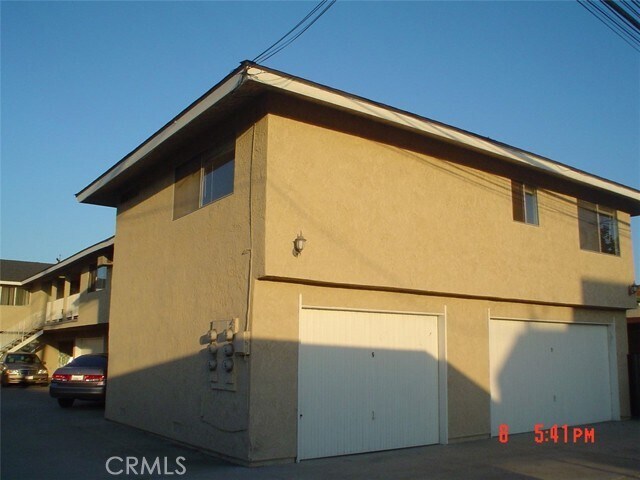 Building Photo - 10669 Walnut St