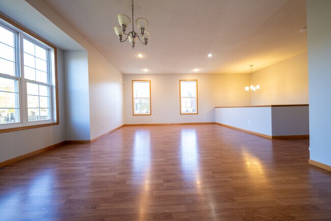 Building Photo - 7929 Stratford Cir N