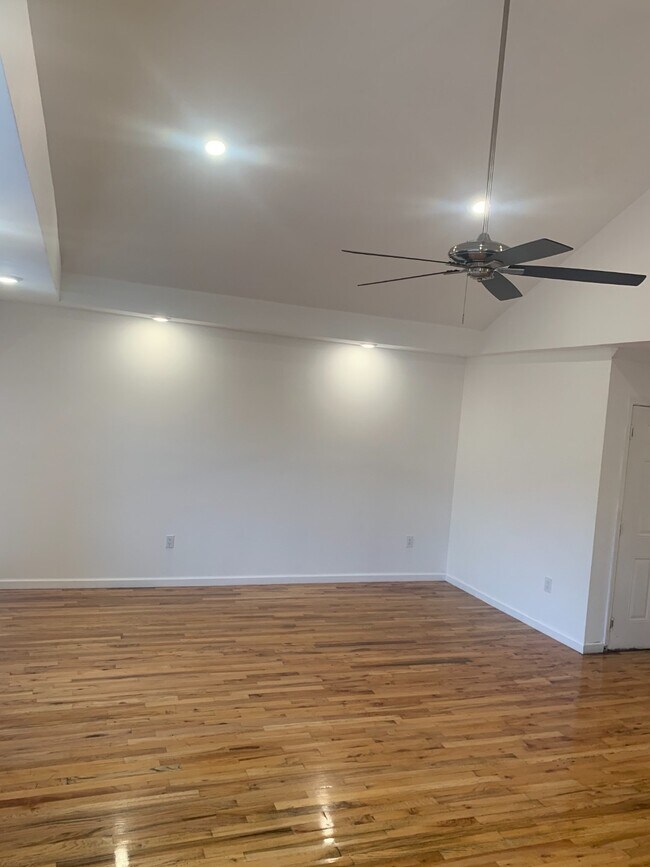 Foto del edificio - 599 Jackson Ave