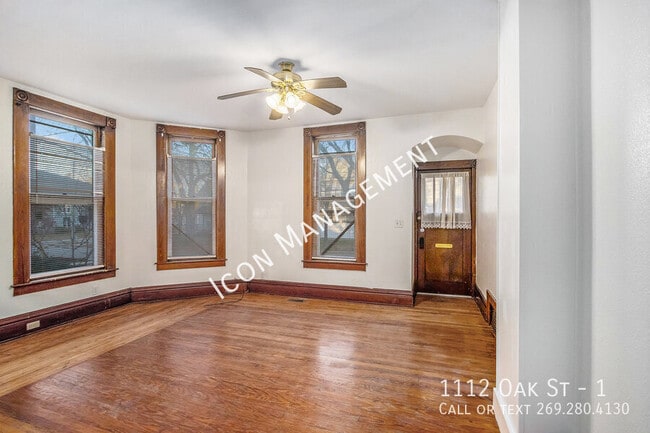 Building Photo - 1112 Oak St