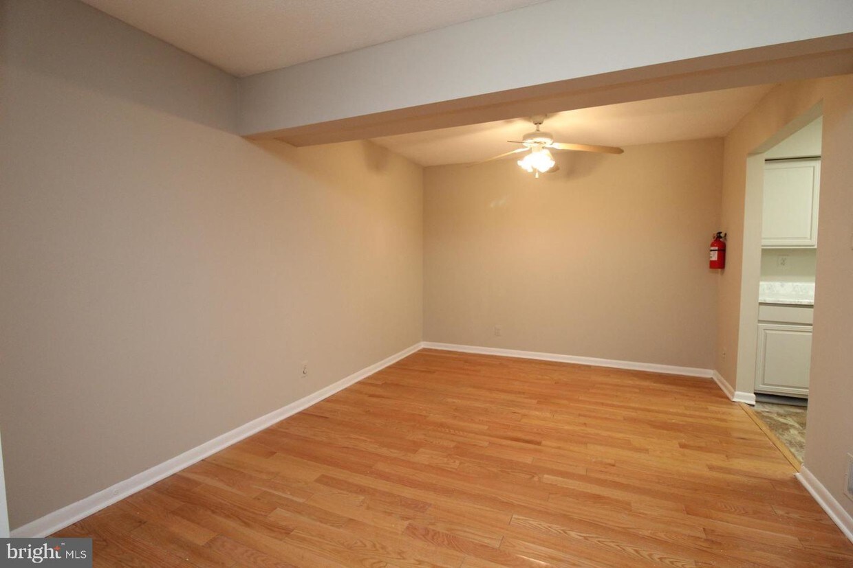 27 Sassafras Ln, South Brunswick Township, NJ 08852 Room for Rent in