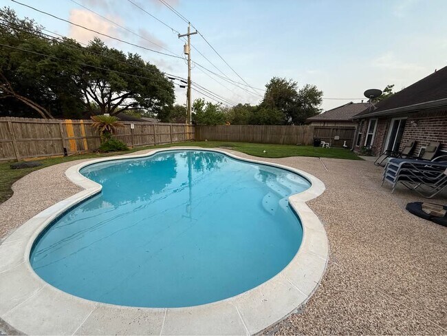 Foto del edificio - 1906 Savanna Ct N