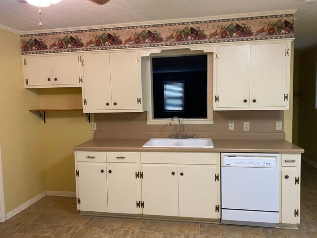 Foto del edificio - $1120 JANUARY 2024 MOVE IN SPECIAL!!