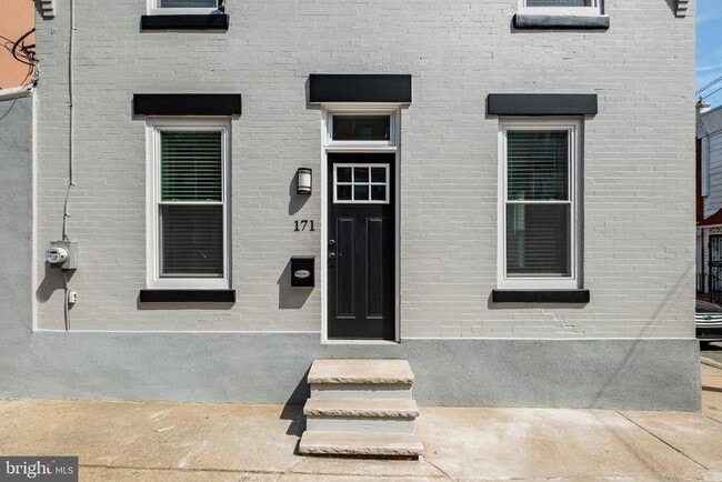 Building Photo - 171 W Palmer St