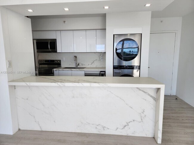Foto del edificio - 1700 NW N River Dr