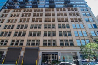 Building Photo - 565 W Quincy St