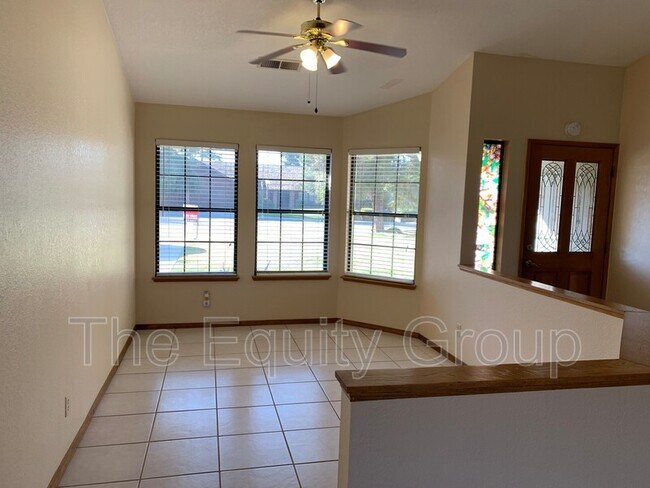 Building Photo - 242 S Cottonwood Ct