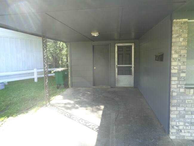 Foto del edificio - 2915 Wynne Dr