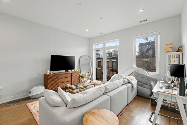 Foto del edificio - 2217 W Madison St