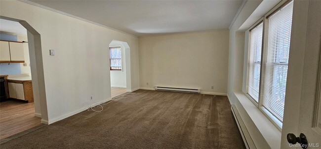 Building Photo - 323 Cushetunk Dr