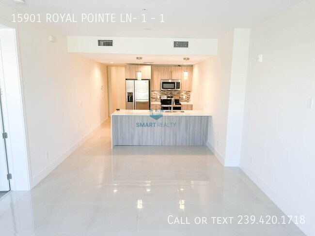 Foto del edificio - 15901 ROYAL POINTE Ln