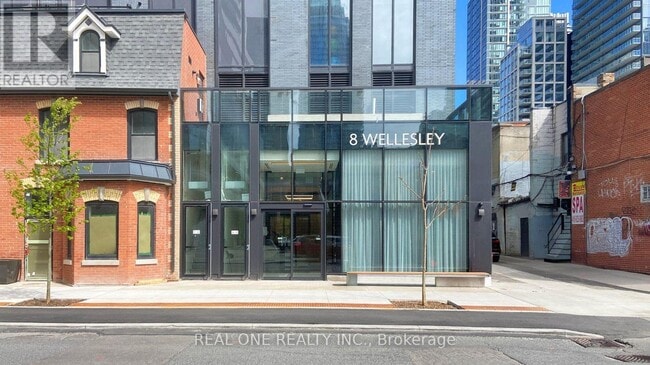 Building Photo - 8-4908 Wellesley St W