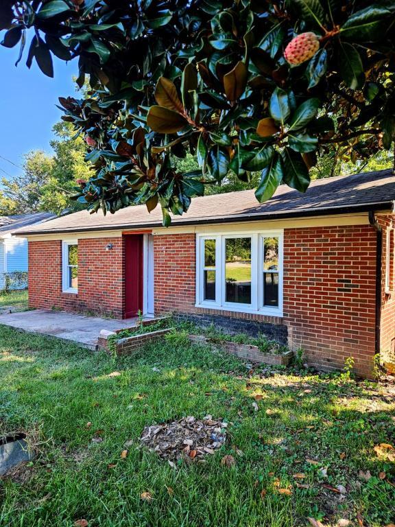 Foto principal - 1207 Wildwood Lake Rd SE