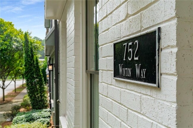 Building Photo - 752 Winton Way