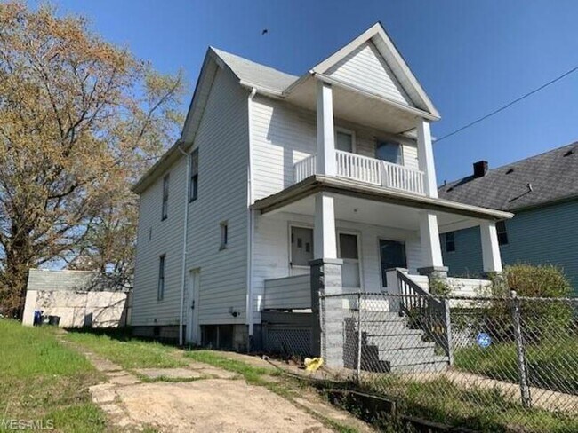 Building Photo - 719 E 127th St