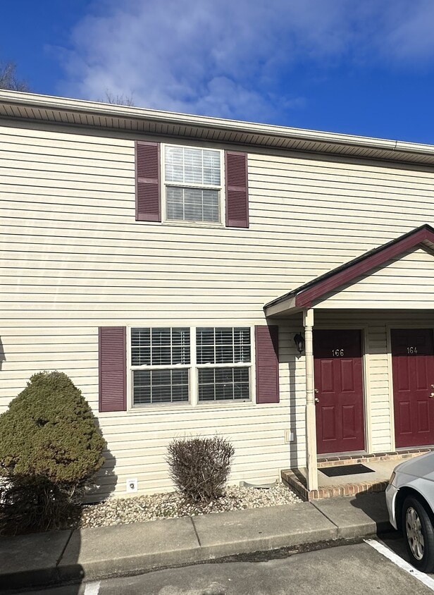 166 Mt Vernon Ln, Hurricane, WV 25526 Townhome Rentals in Hurricane