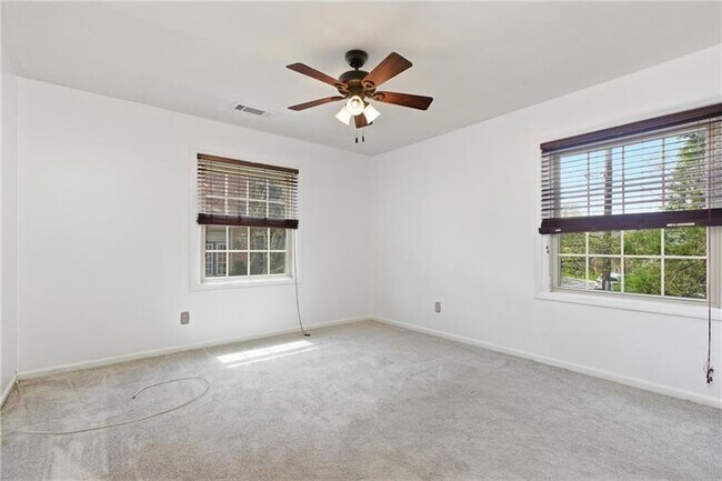 Foto del edificio - 940 Adam Dr