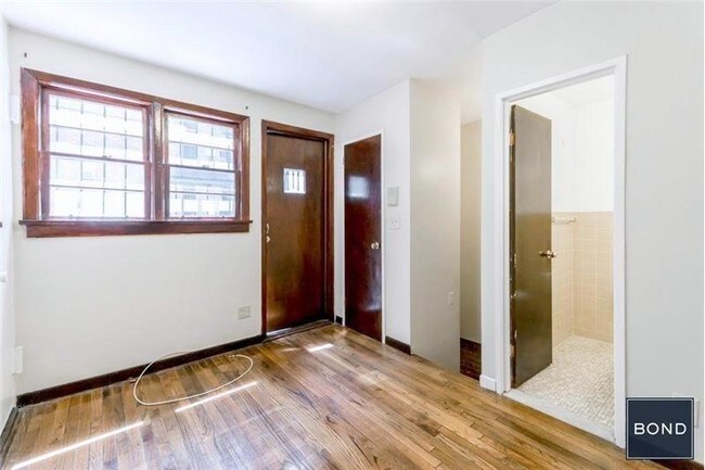 Building Photo - 16 W 82nd St