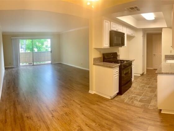 Foto del edificio - 400 N Hollywood Way