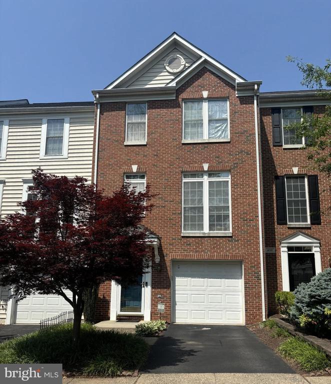 Foto principal - 4129 Fairfax Center Creek Dr