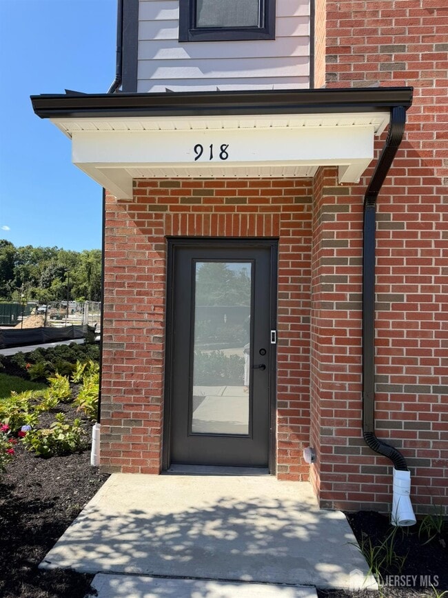 Building Photo - 918 District Blvd