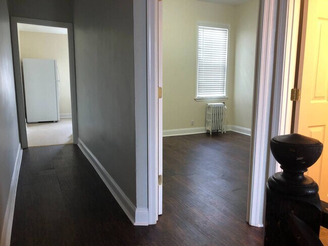 Building Photo - 424 Bonsal St