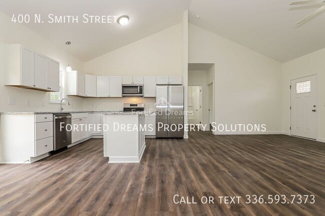 Building Photo - 400 N Smith St