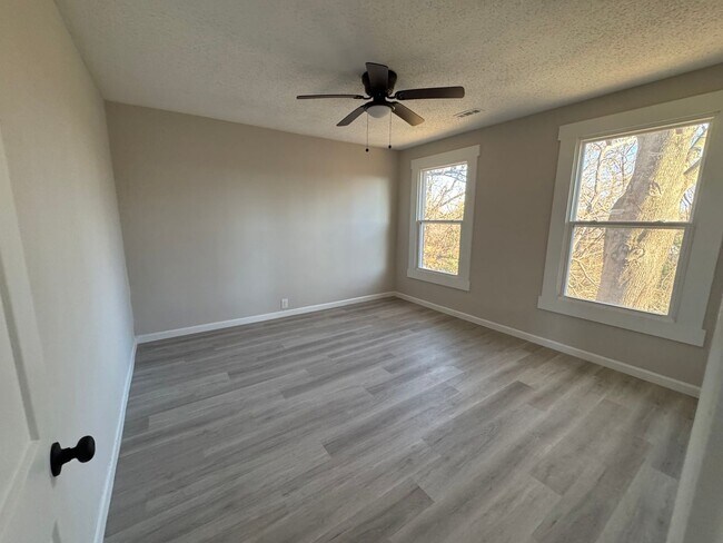 Foto del edificio - 3 Bedroom. Fully remodeled,  Close to I-77 and downtown Statesville.