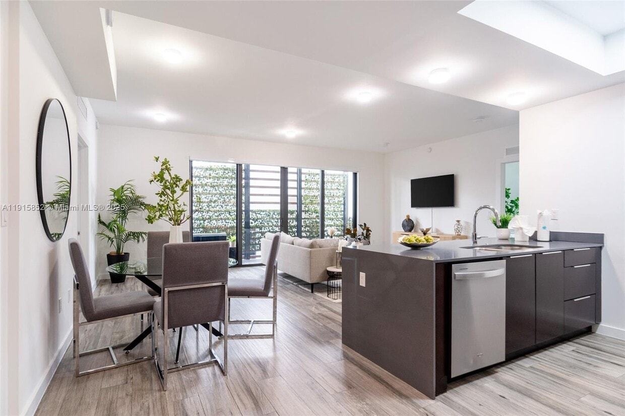 Foto principal - 2955 Bird Ave