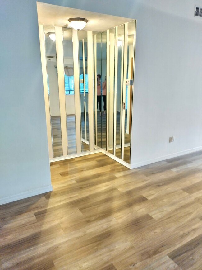 Foto del edificio - Port Orange 2 bedroom, 2 bathroom, pool and tennis courts