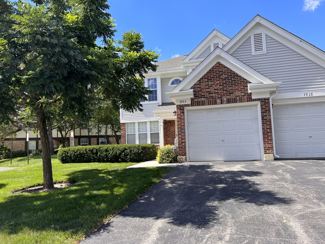 1913 Quaker Hollow Ln, Streamwood, IL 60107 Townhouse for Rent in