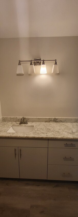 Foto principal - 16966 Nicole Ln