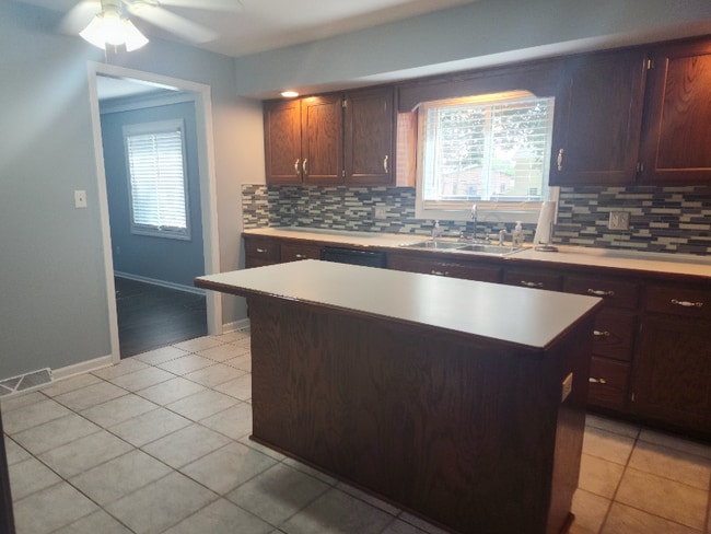 Foto del edificio - 24218 W Main St