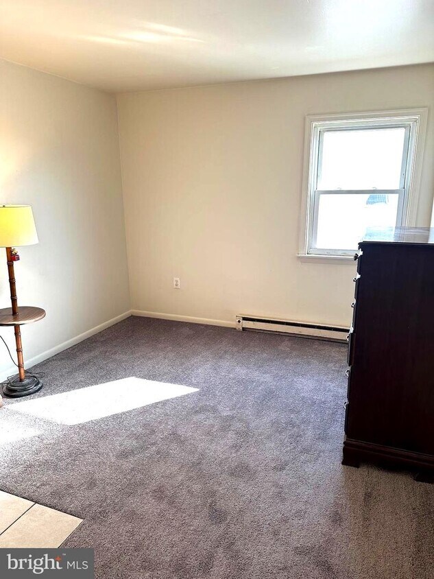 217 W Fifth St Unit 3, Lansdale, PA 19446 Room for Rent in Lansdale