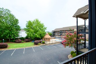 Building Photo - 836 W Glenn Ave