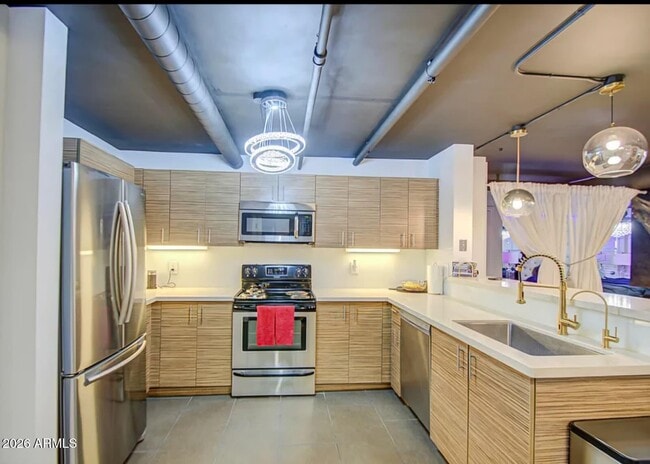 Foto del edificio - 535 W Thomas Rd