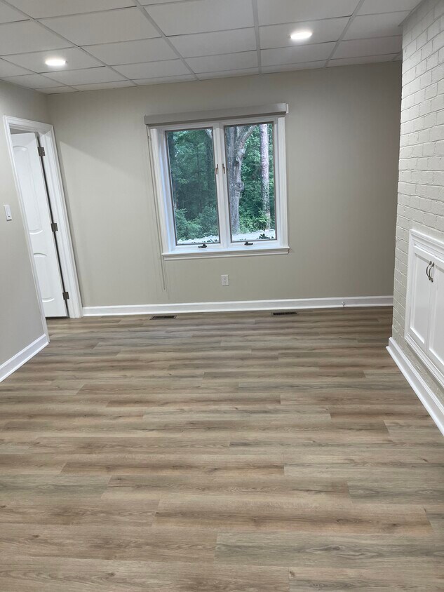 Primary Photo - 100 Laurel Hill Cir