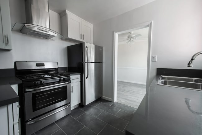 Foto del edificio - Completely Remodeled 2 Bed 1 Bath in the h...