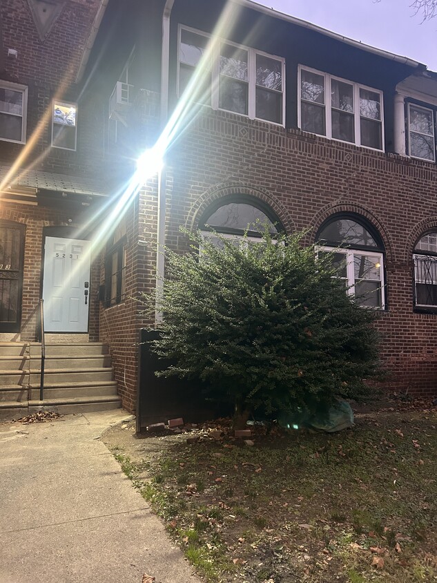 Foto principal - 5231 Wissahickon Ave